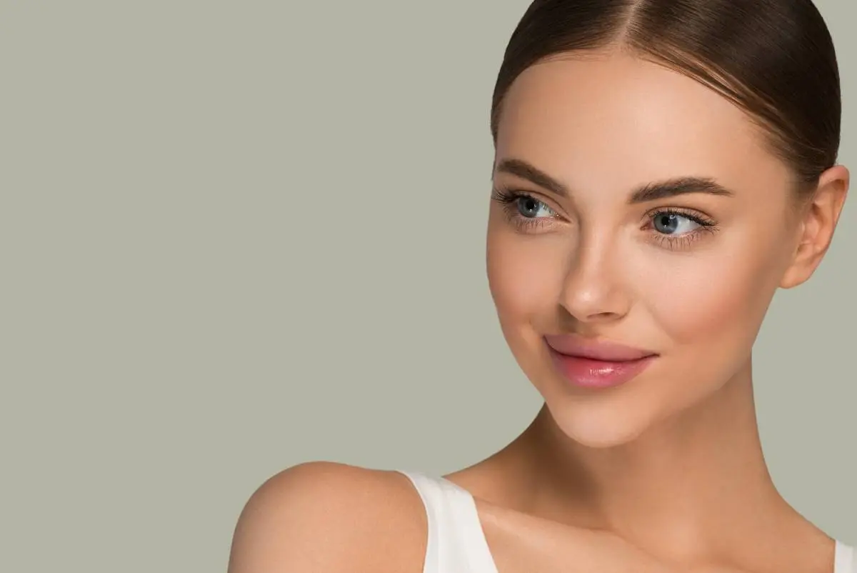 beautiful-skin-face-woman-natural-make-up-healthy-skin-beauty-female-model-color-background-green (1)