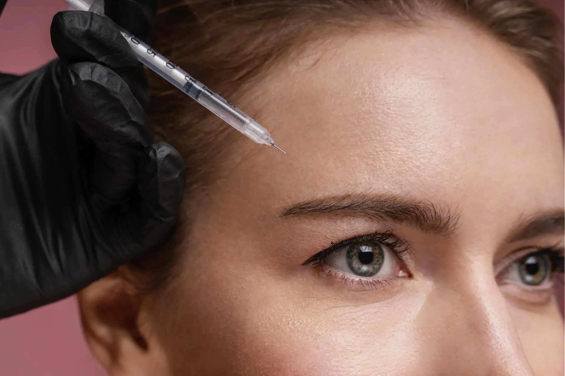 beautiful-woman-having-her-face-injected