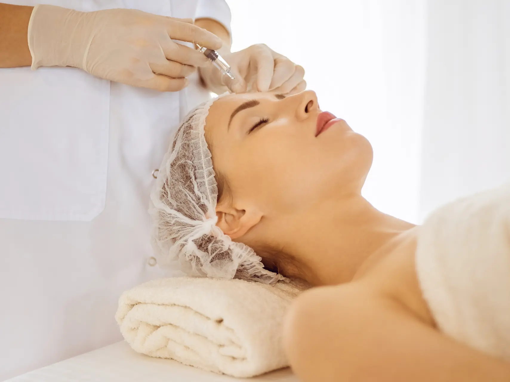 beautiful-woman-receiving-beauty-injections-with-closed-eyes-beautician-doctor-hands-doing-beauty-procedure-female-face-with-syringe-cosmetic-medicine-surgery-concept