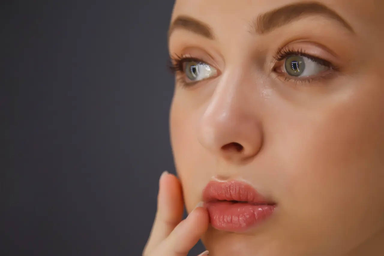 beautiful-young-woman-with-perfect-makeup-close-up-face-pretty-model-with-natural-makeup