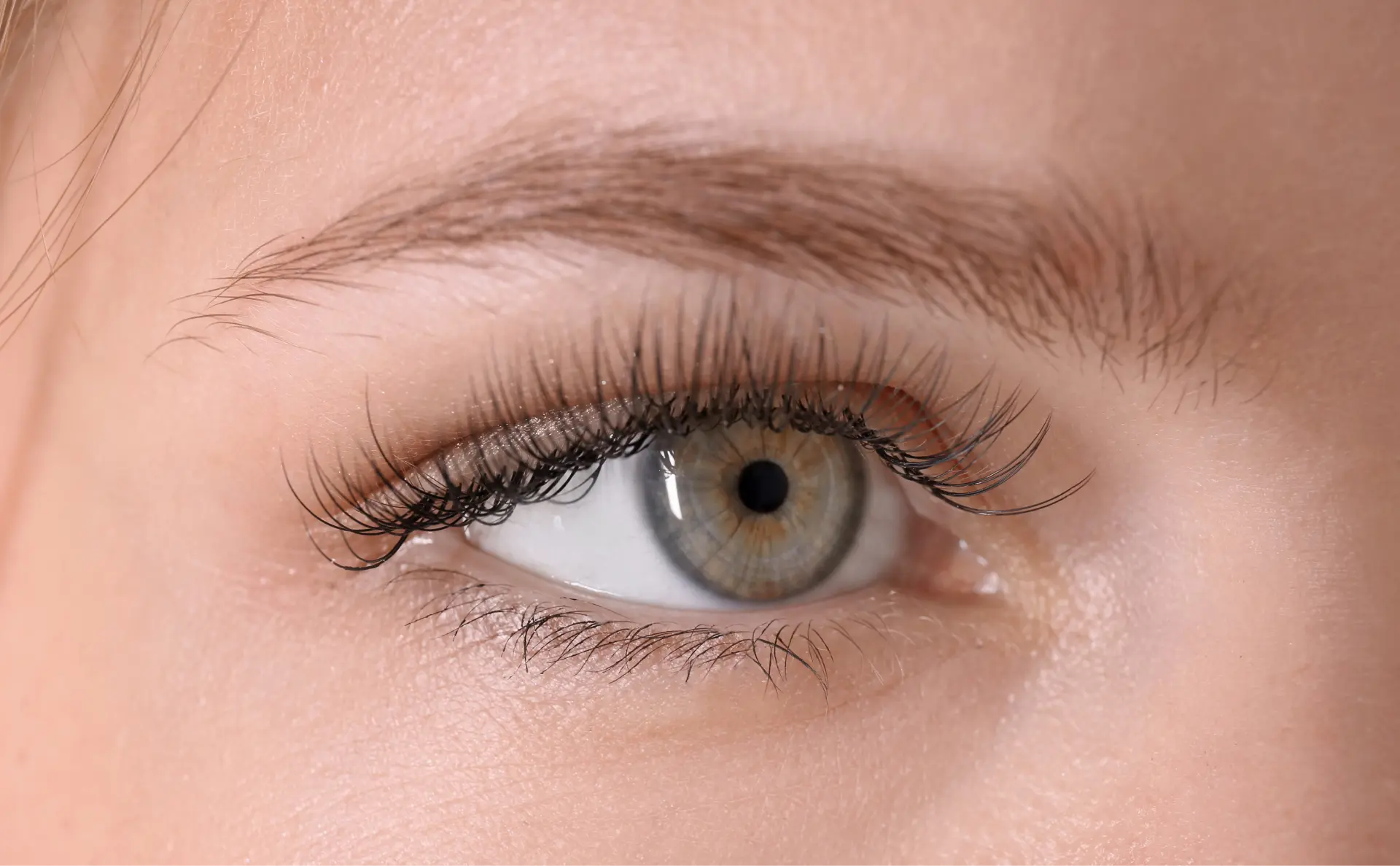 close-up-of-beautiful-eye-and-eyelashes-2026-03-27-02-10-36-utc