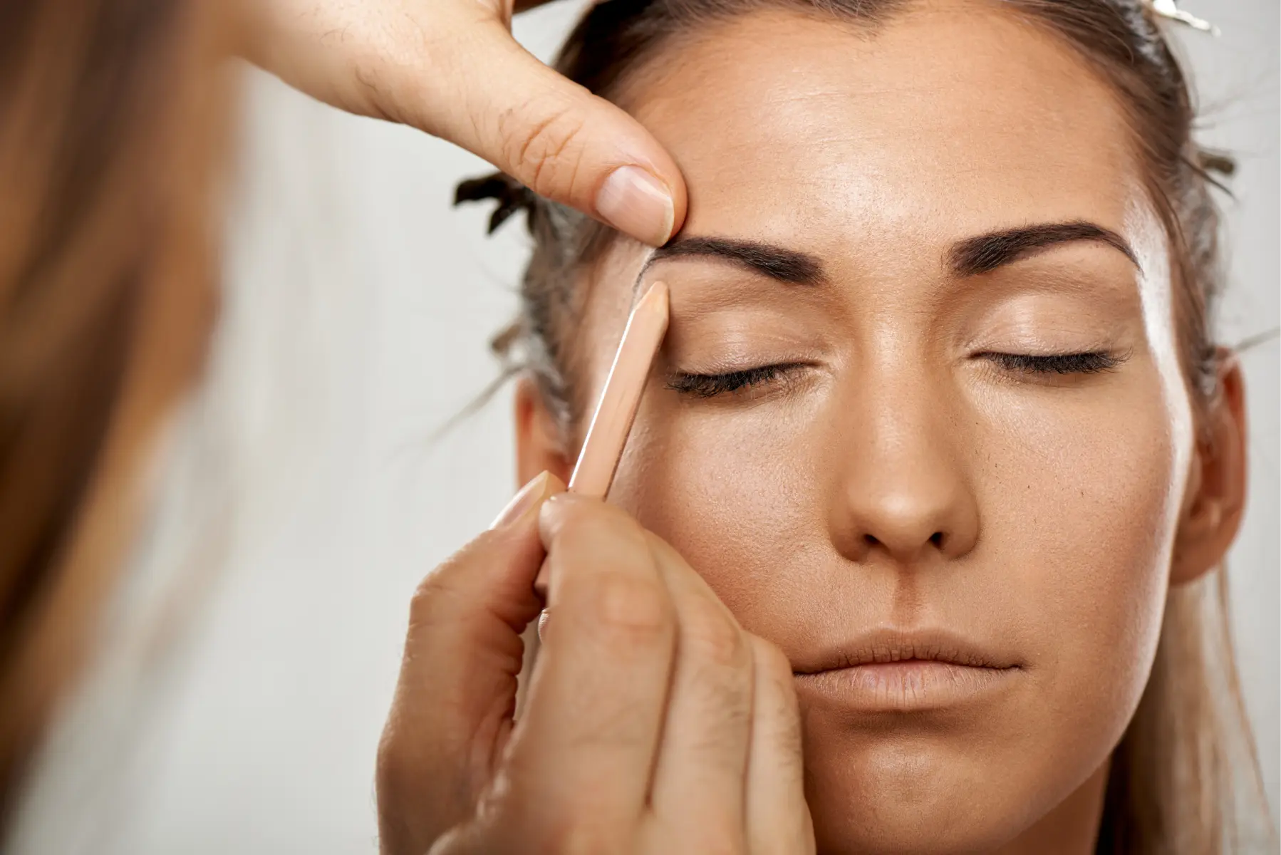 close-up-of-makeup-artist-applying-eyebrow-pencil-2026-03-17-04-25-16-utc