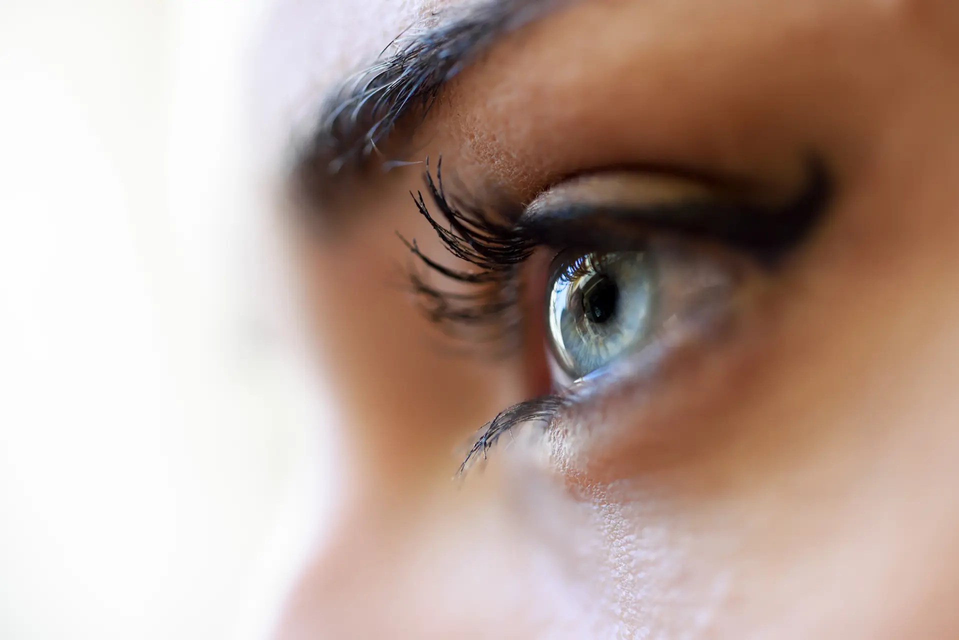 close-up-of-young-woman-s-blue-eyes-with-long-eyel-2026-03-24-15-36-32-utc
