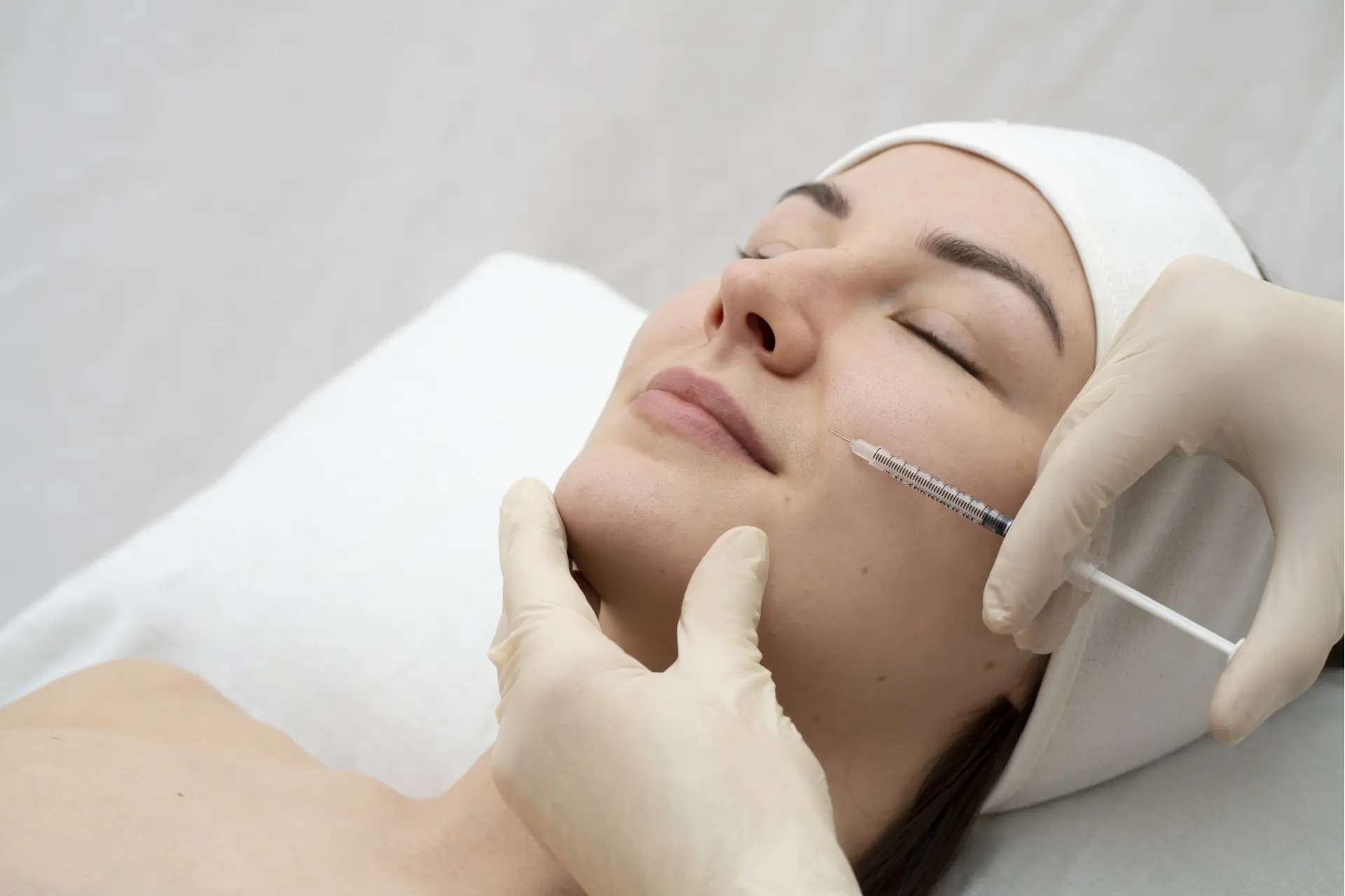 close-up-woman-lip-filler-procedure (1)
