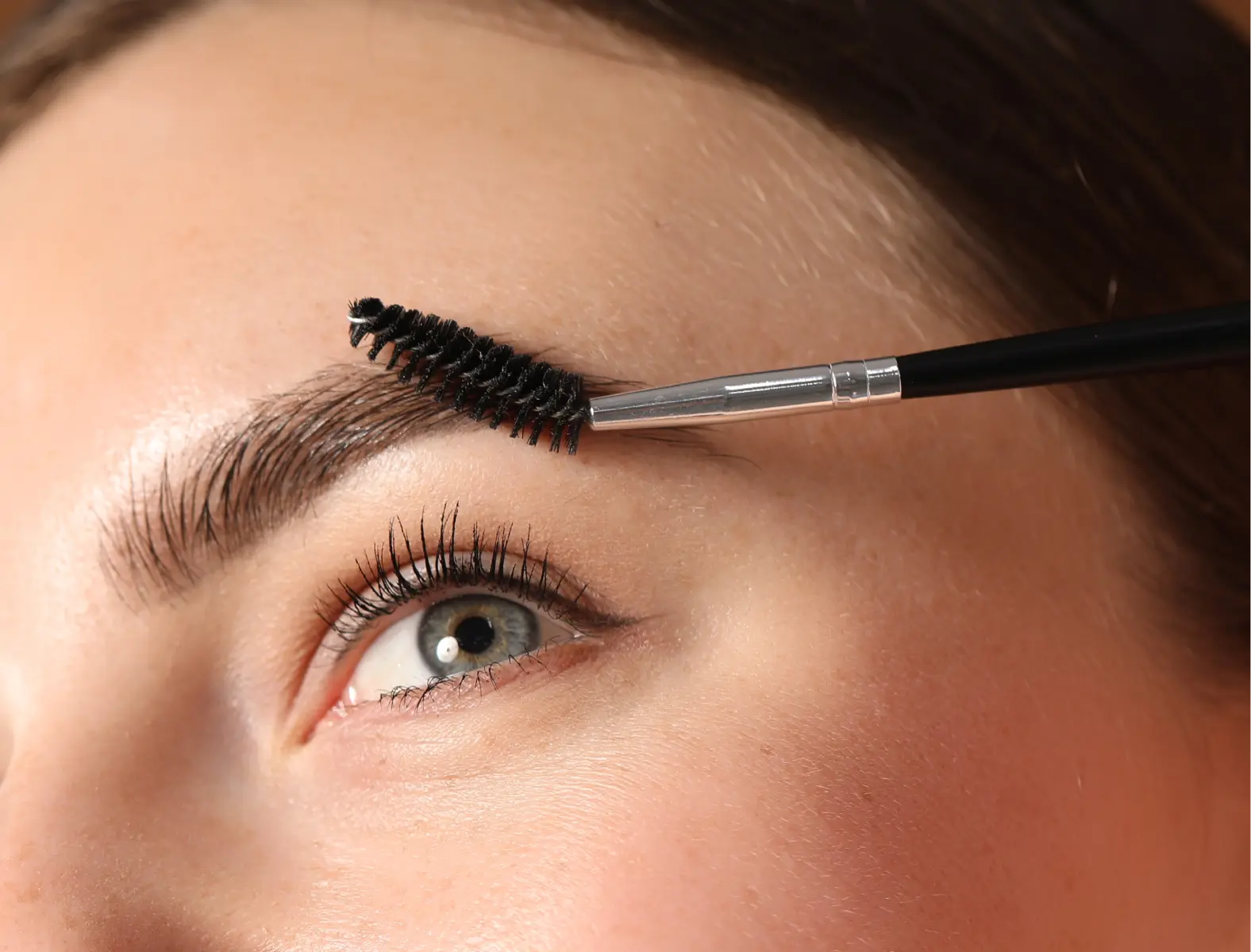 extreme-close-up-of-a-woman-styling-her-eyebrow-wi-2026-06-16-06-29-35-utc