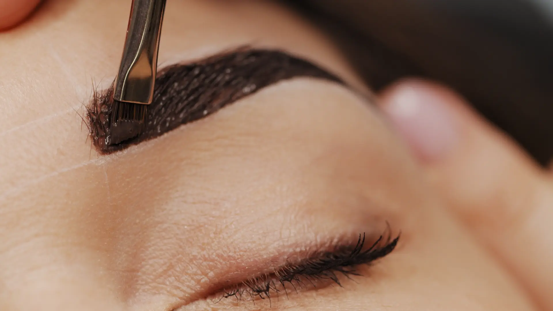 eyebrow-tinting-treatment-close-up-on-brush-appli-2026-03-13-04-21-14-utc (1)