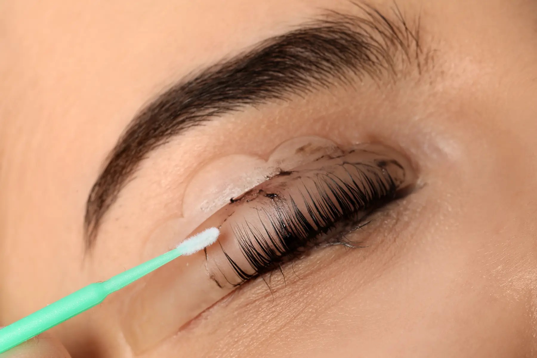 eyelash-lift-treatment-process-close-up-2026-03-27-00-50-58-utc