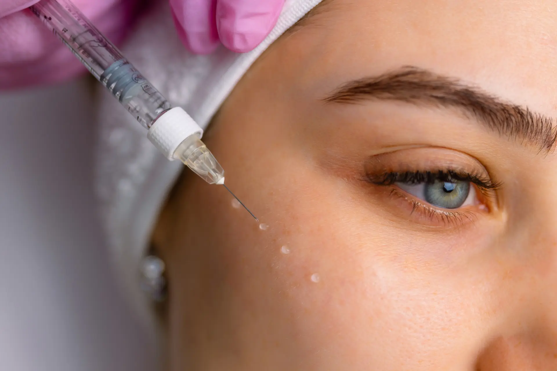 facial-treatment-injection-to-woman-s-face-2026-03-19-22-06-37-utc
