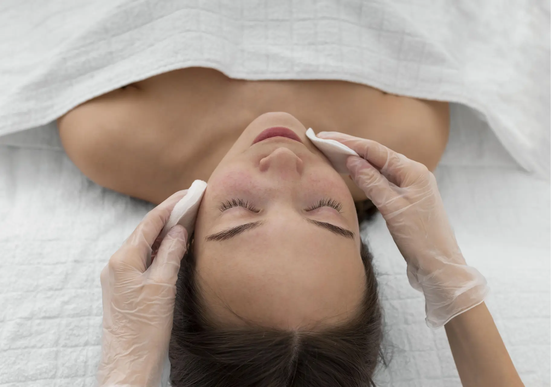 female-client-salon-face-care-routine-with-cleansing-disks