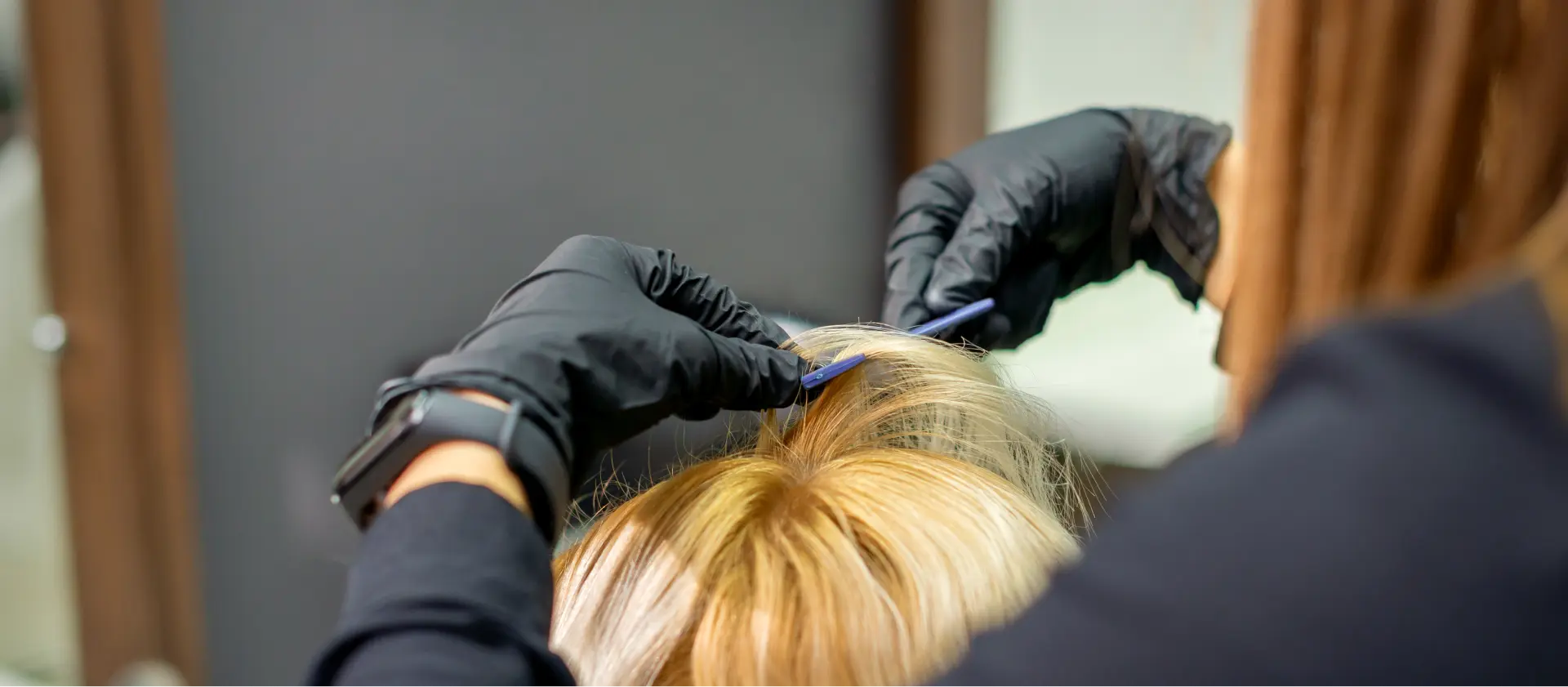 hairdresser-combing-blonde-hair-in-a-salon-2026-03-26-04-01-18-utc