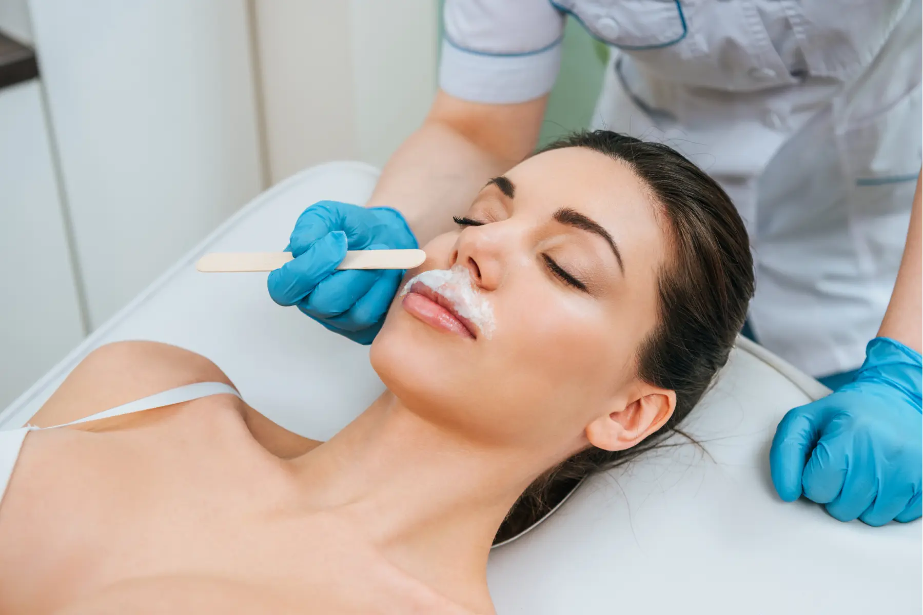 partial-view-of-cosmetologist-in-rubber-gloves-doi-2026-03-12-23-57-24-utc