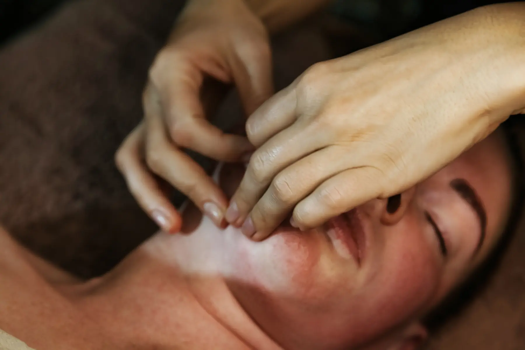 relaxation-through-facial-massage-in-a-serene-spa-2026-01-08-08-24-03-utc
