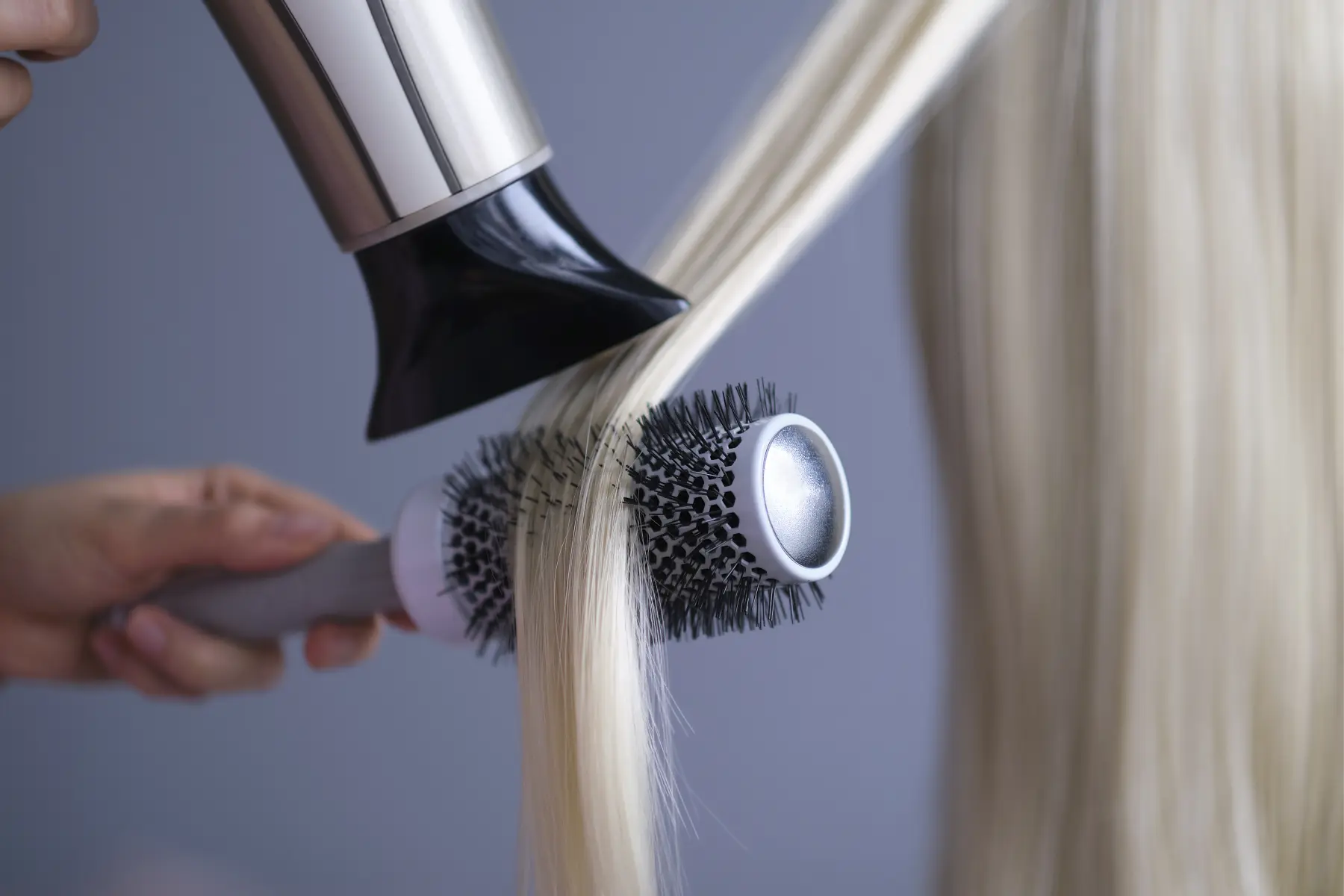 simple-minimalist-photo-blow-dry-hair-styling-cl-2026-01-08-22-59-45-utc