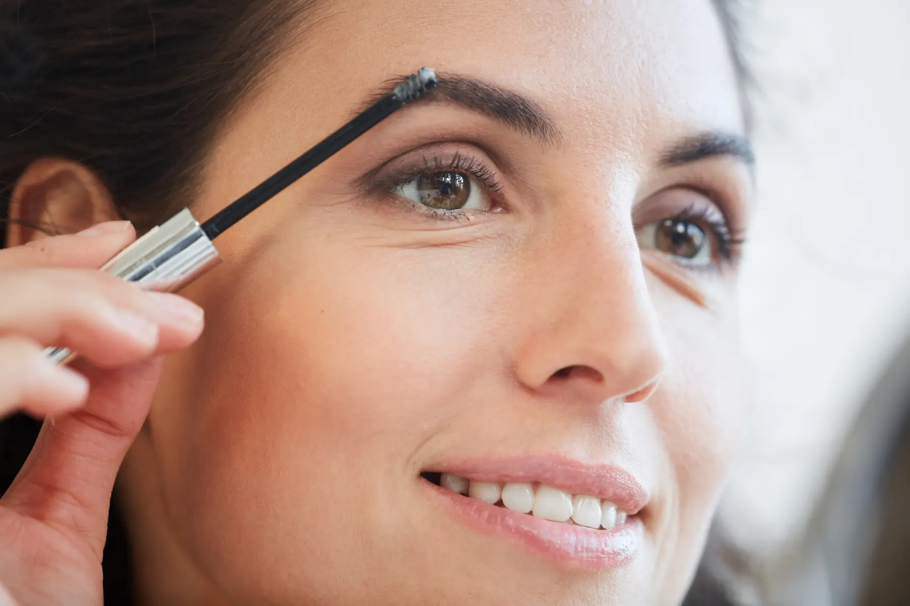 woman-applying-eyebrow-gel-for-perfect-look-2026-01-08-06-32-23-utc