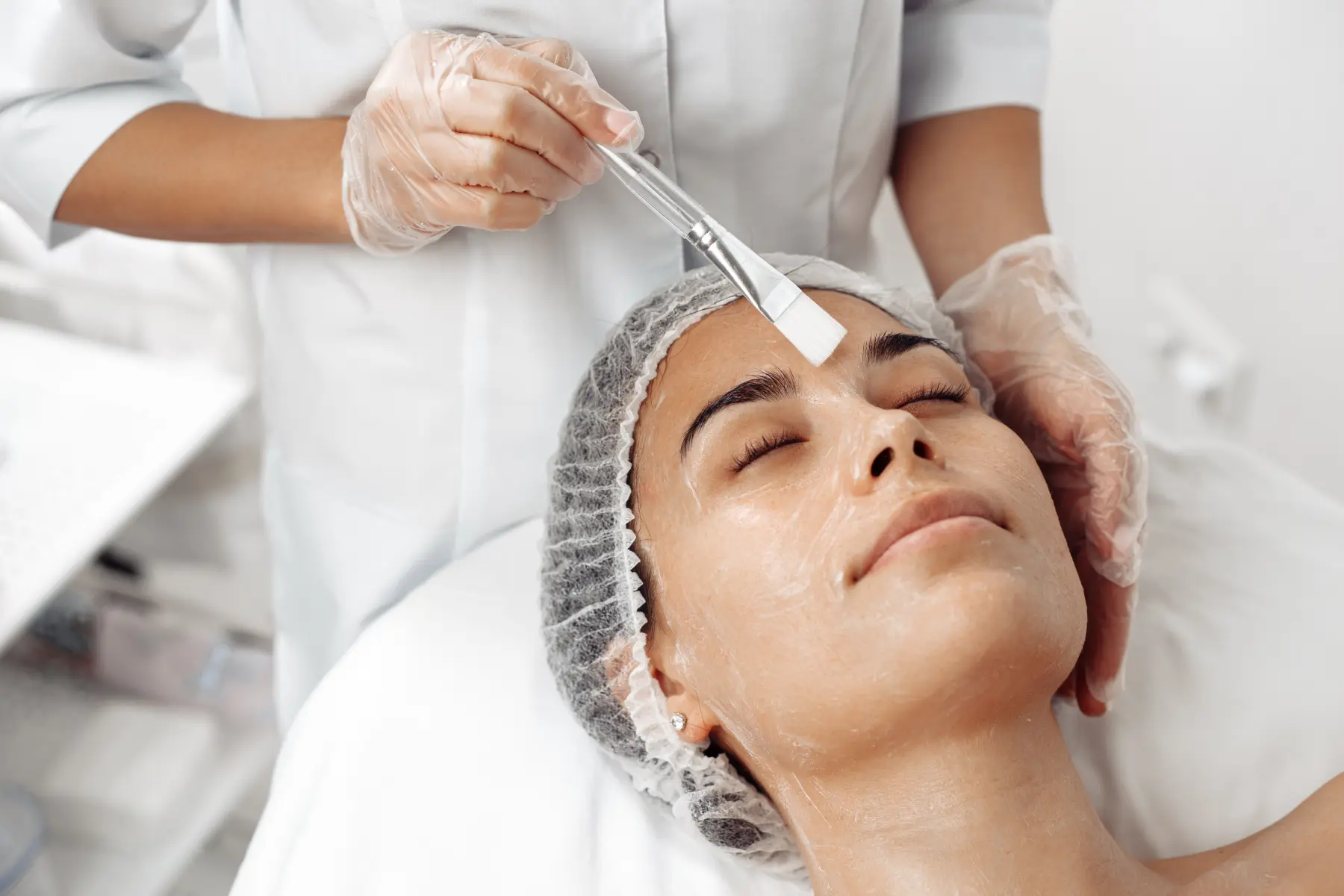 woman-receiving-facial-treatment-at-spa-clinic-2026-03-25-02-58-51-utc